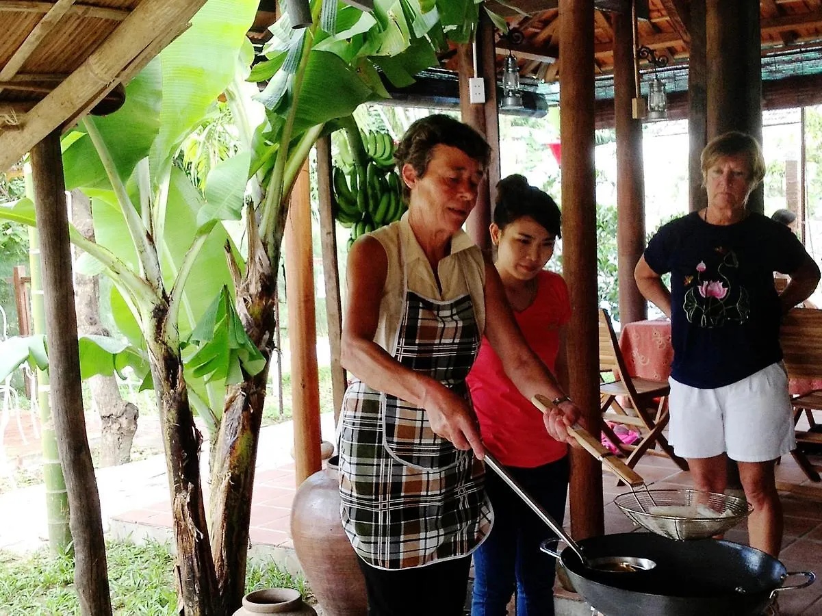 Sea Sun Homestay Хойан Вьетнам